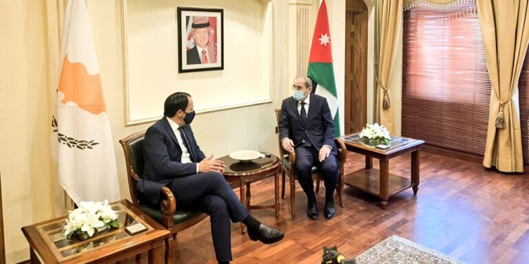 ΦΩΤΟ: Σε εξέλιξη η συνάντηση ΥΠΕΞ Κύπρου – Ιορδανίας στο Αμμάν