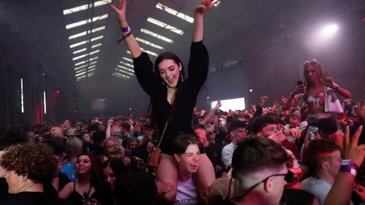 Πειραματικό πάρτι με 6.000 άτομα στο Λίβερπουλ (ΒΙΝΤΕΟ&ΦΩΤΟ)