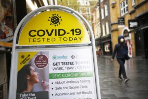 Η Αγγλία «χαλαρώνει»….Αγκαλιές, φιλιά και άλλες ελευθερίες από 17 Μαΐου