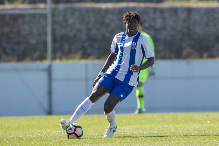 Κλείνει Μανέ η ΑΕΛ (BINTEO)