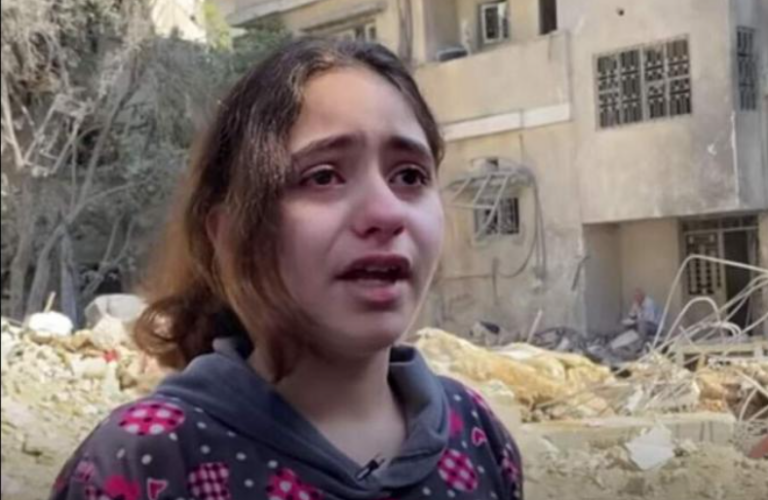 Συγκλονίζει η 10χρονη Ναντίν: Είμαι απλώς ένα παιδί, δεν ξέρω τι να κάνω (VID)