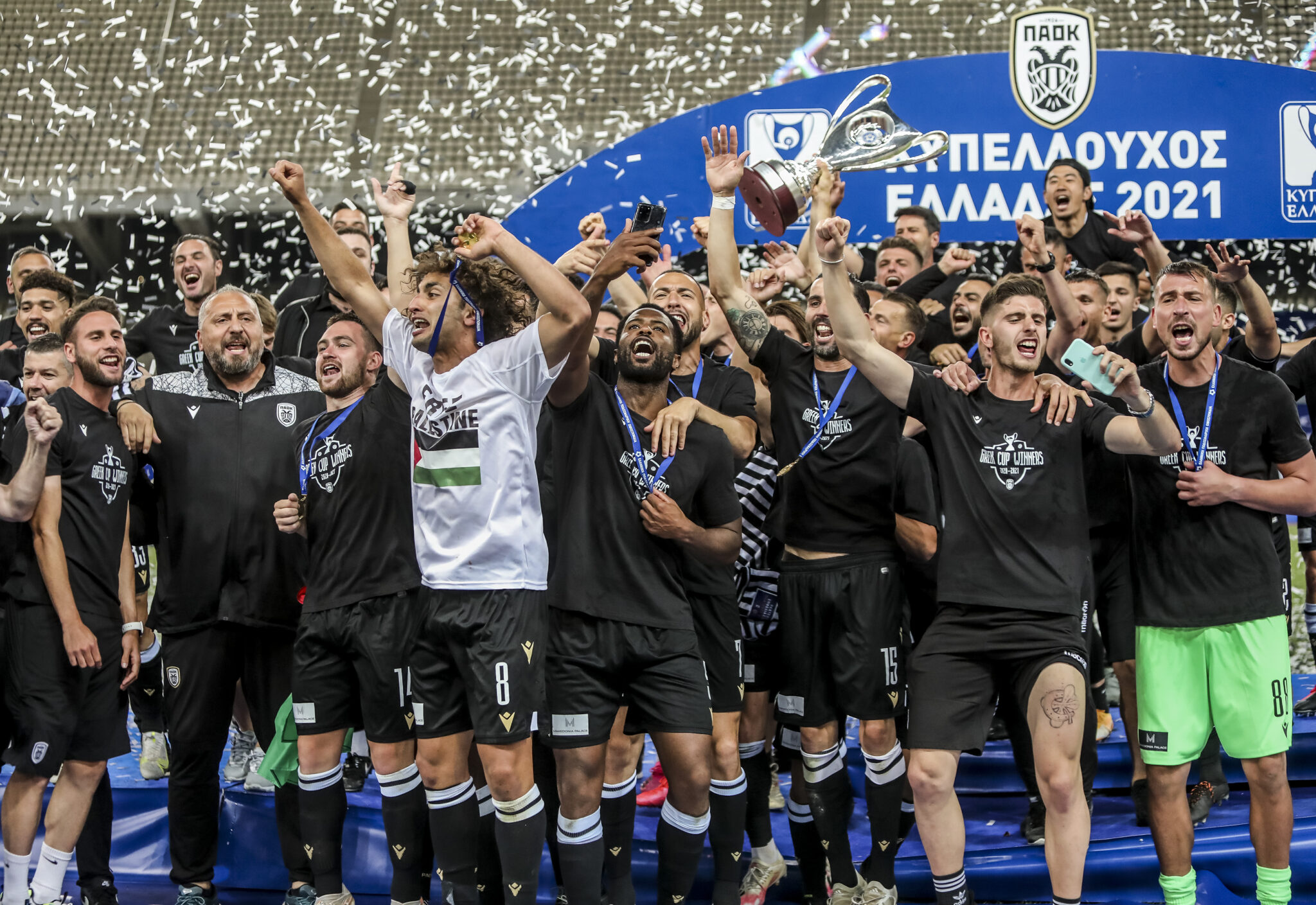 Πάρτι μέχρι το ξημέρωμα για τον Κυπελλούχο ΠΑΟΚ στη Θεσσαλονίκη