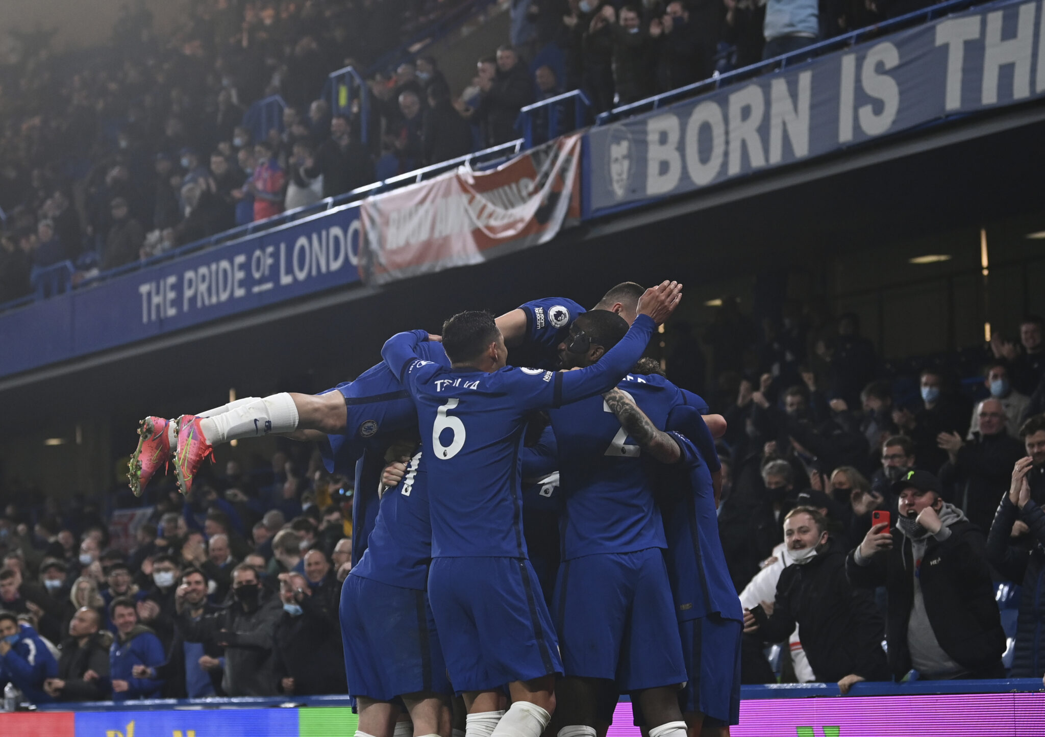 Αγκαλιά με το «σεντόνι» η Τσέλσι, πήρε ρεβάνς από τη Λέστερ