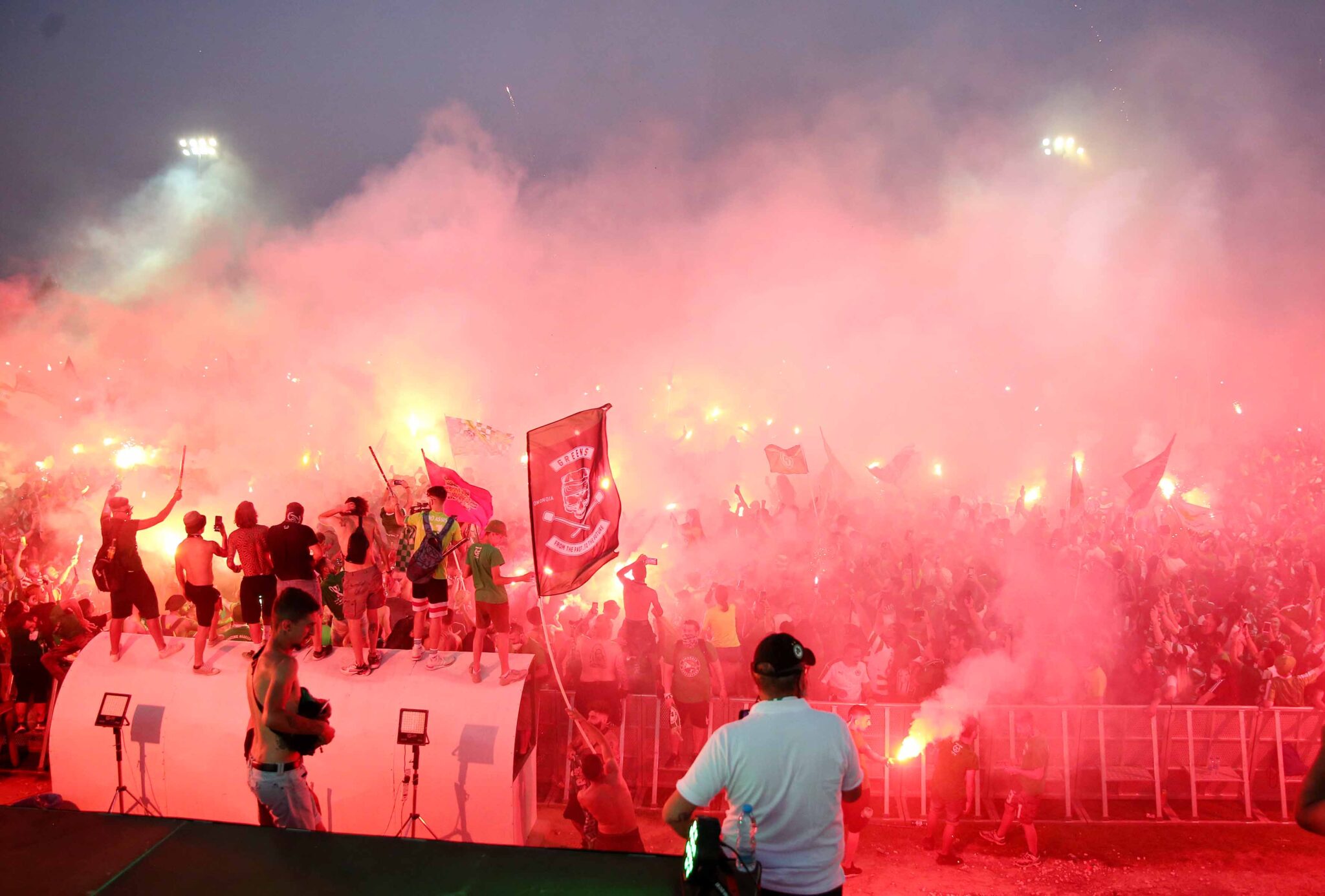 «Πανικός» στο «Ηλίας Πούλλος» για τους πρωταθλητές (ΦΩΤΟ & ΒΙΝΤΕΟ)