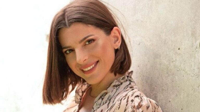 Α. Χαραλάμπους: Η φωτογραφία με τον αδερφό της να αγκαλιάζει την κοιλίτσα της