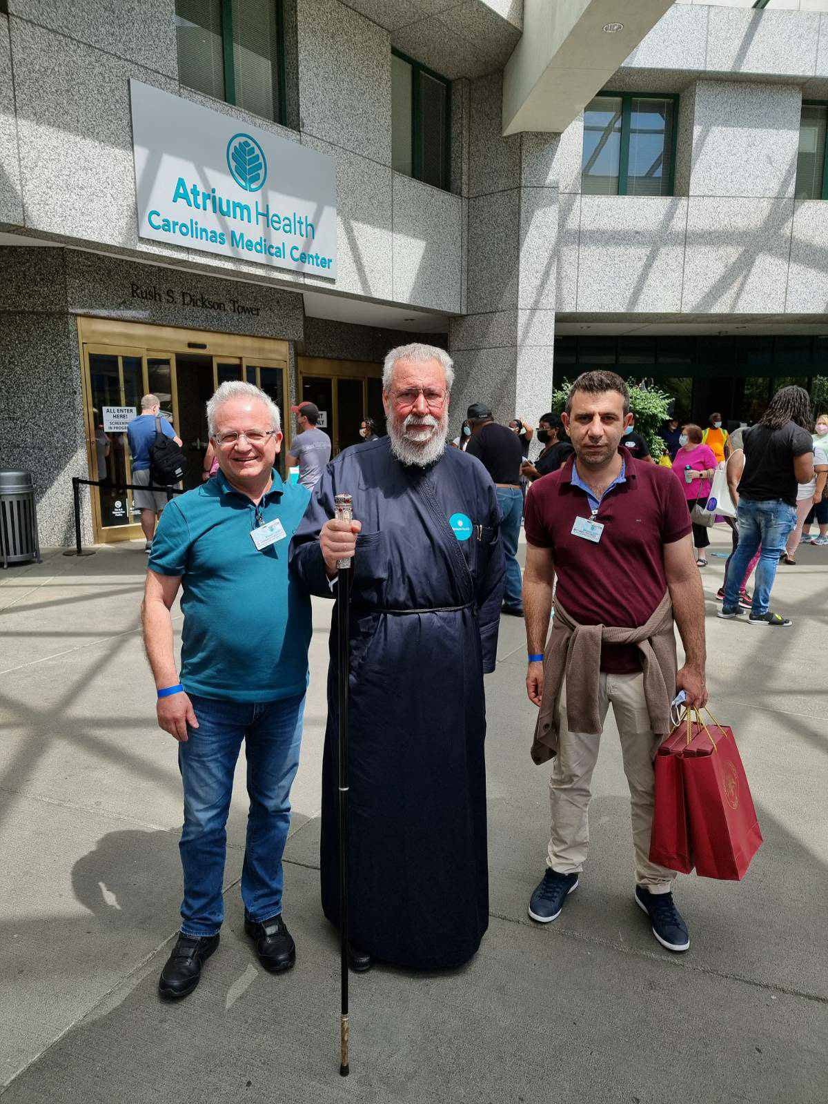 ΦΩΤΟ: Επέστρεψε από τις ΗΠΑ ο Αρχιεπίσκοπος