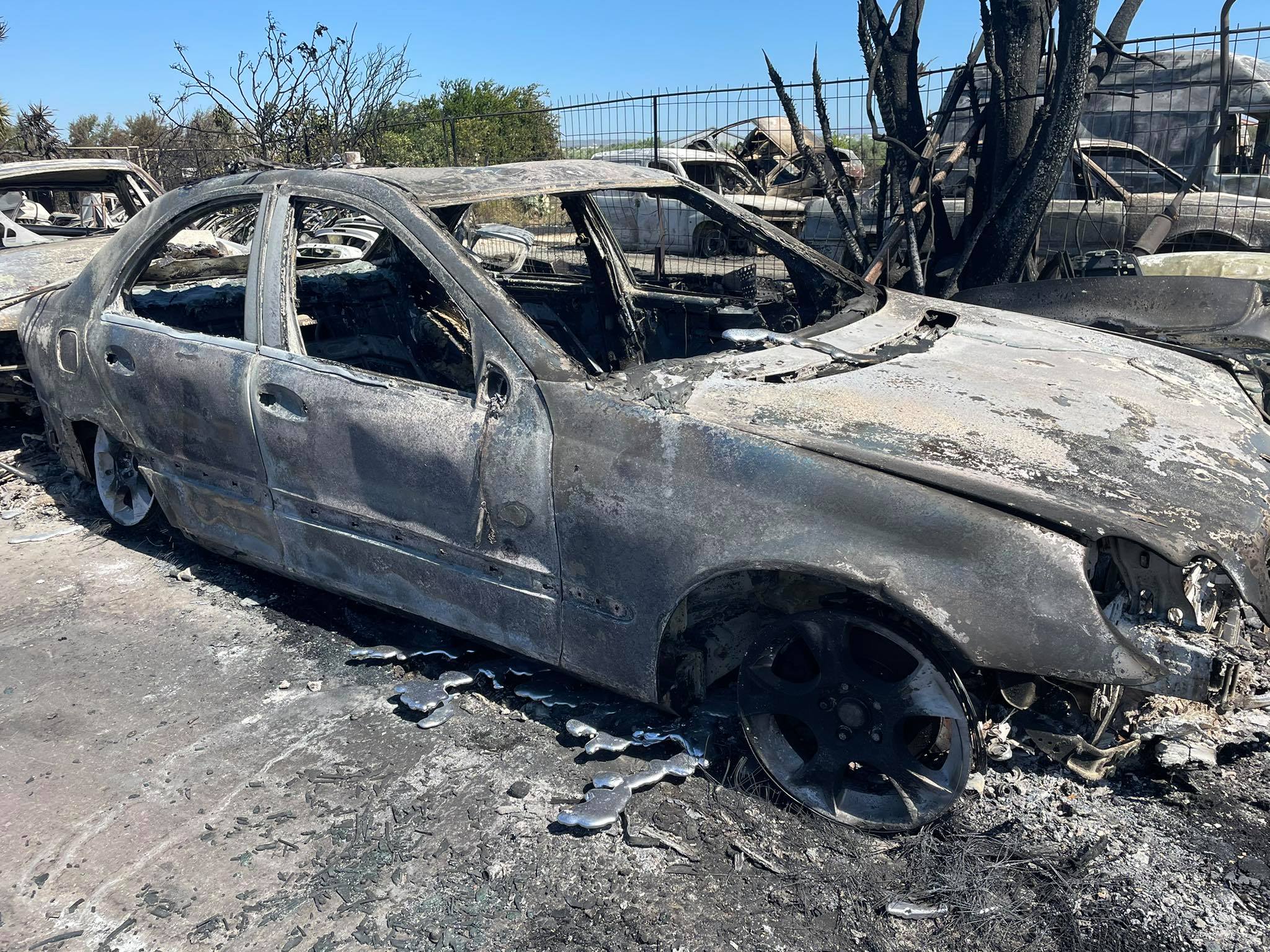 Είδαν όχημα να απομακρύνεται με ιλιγγιώδη ταχύτητα, στις δύο προηγούμενες φωτιές