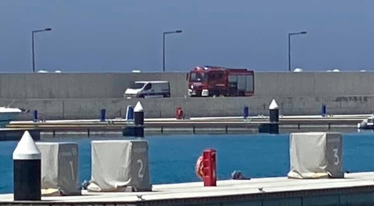 Άγνωστη η αιτία θανάτου, άγνωστη και η ταυτότητα του πτώματος στη θάλασσα