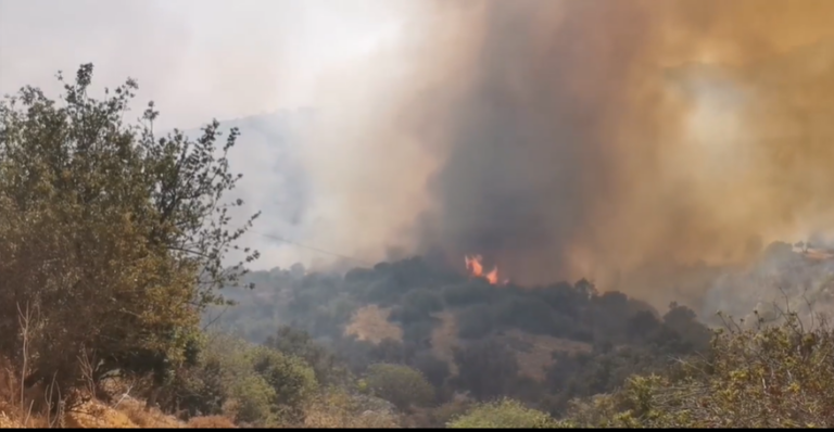 Πύρινη "κόλαση" στην Ακουρσό: Εντολή για εκκένωση του χωριού (ΒΙΝΤΕΟ&ΦΩΤΟ)