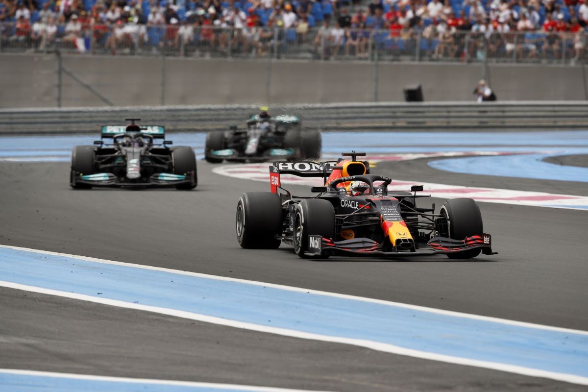 Ο Verstappen προσπερνά τον Hamilton μετά από συναρπαστική μάχη στη Γαλλία