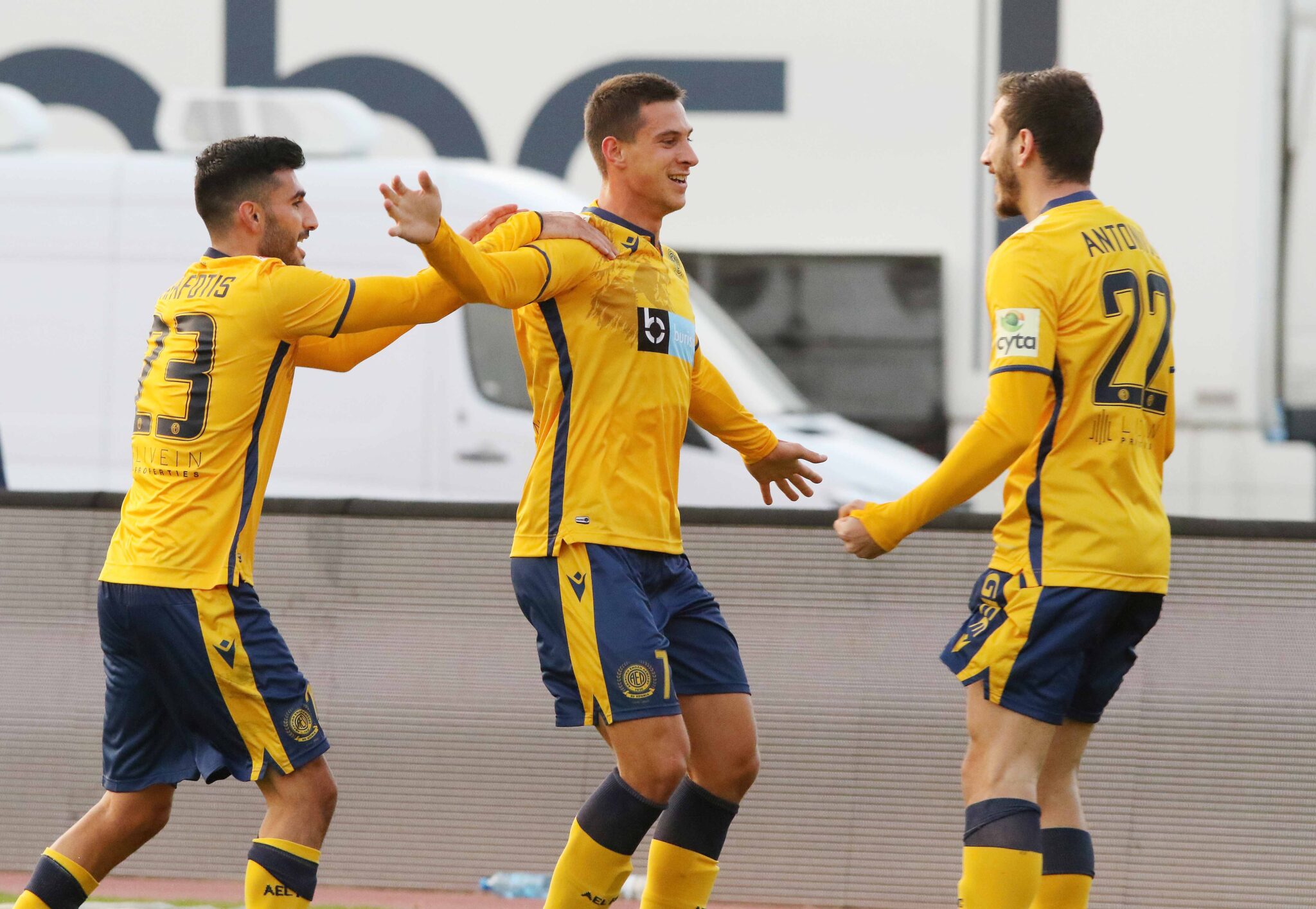 H αναζήτηση επιθετικών στην ΑΕΛ, τα δεδομένα με Μπάμπιτς – Μαΐντεβατς