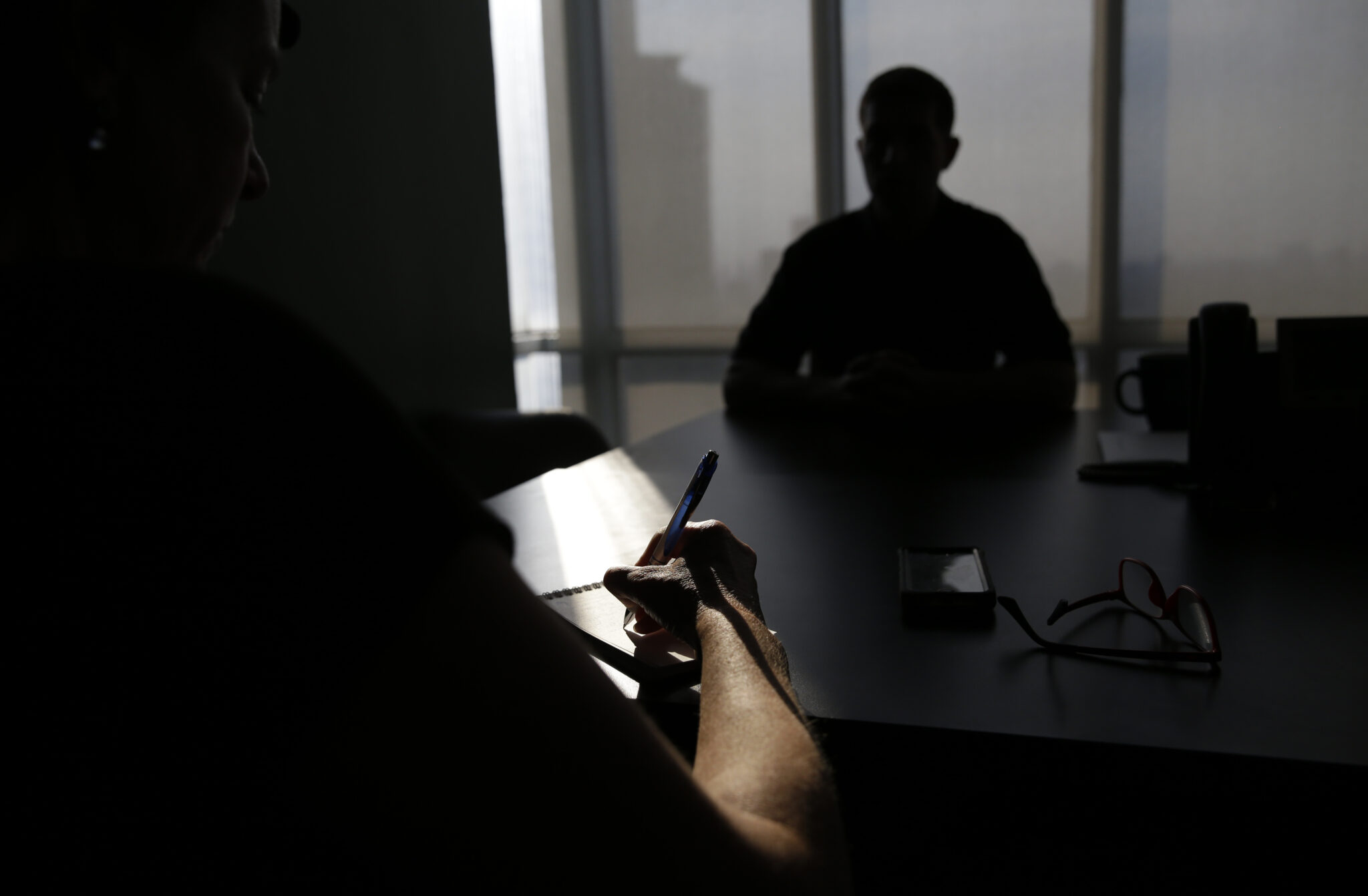 Η δικαιολογία που ακούνε οι ανακριτές από ύποπτο για παιδική πορνογραφία (VID)