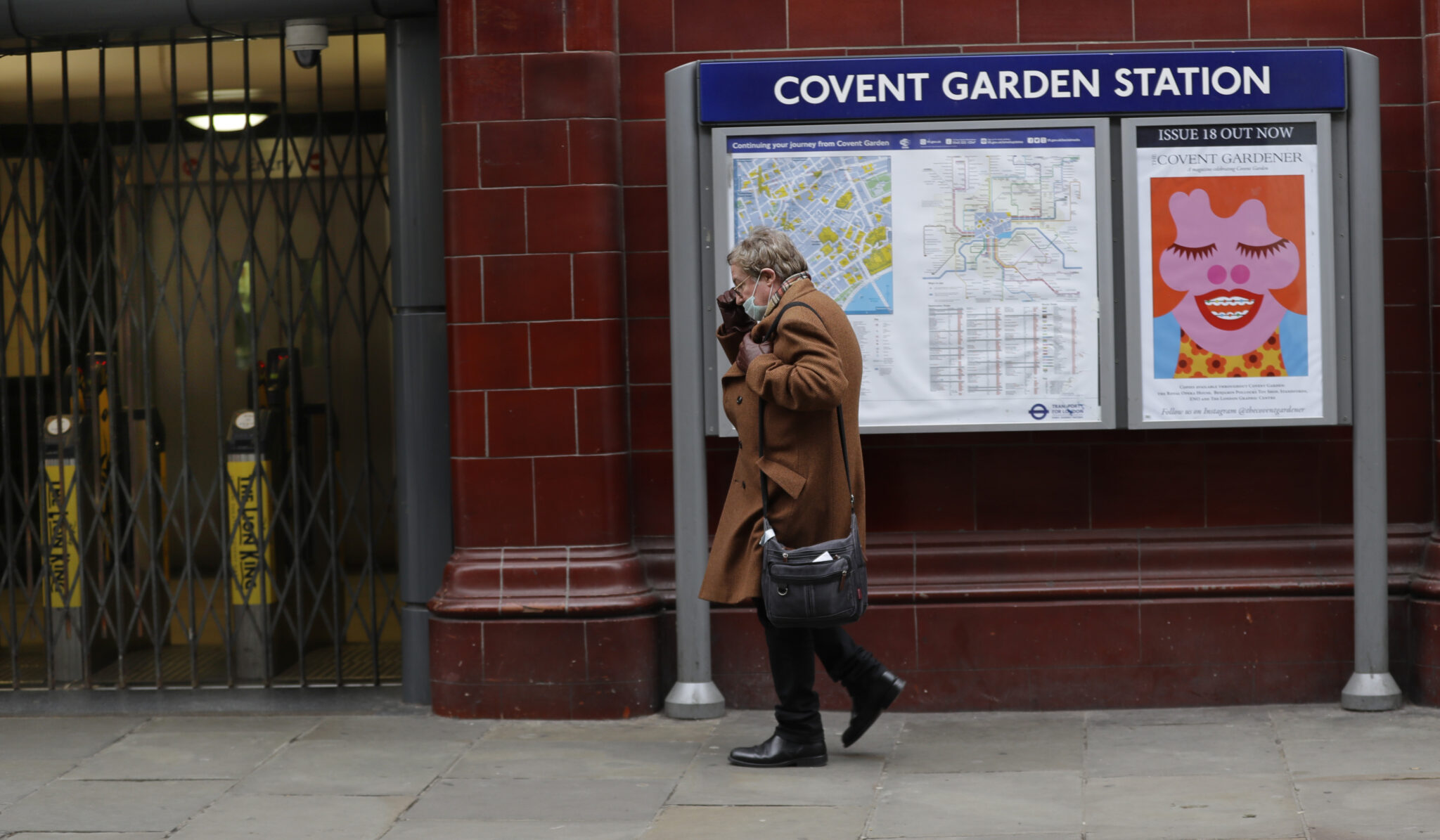 Έγγραφα του βρετανικού ΥΠΑΜ βρέθηκαν σε… στάση λεωφορείου