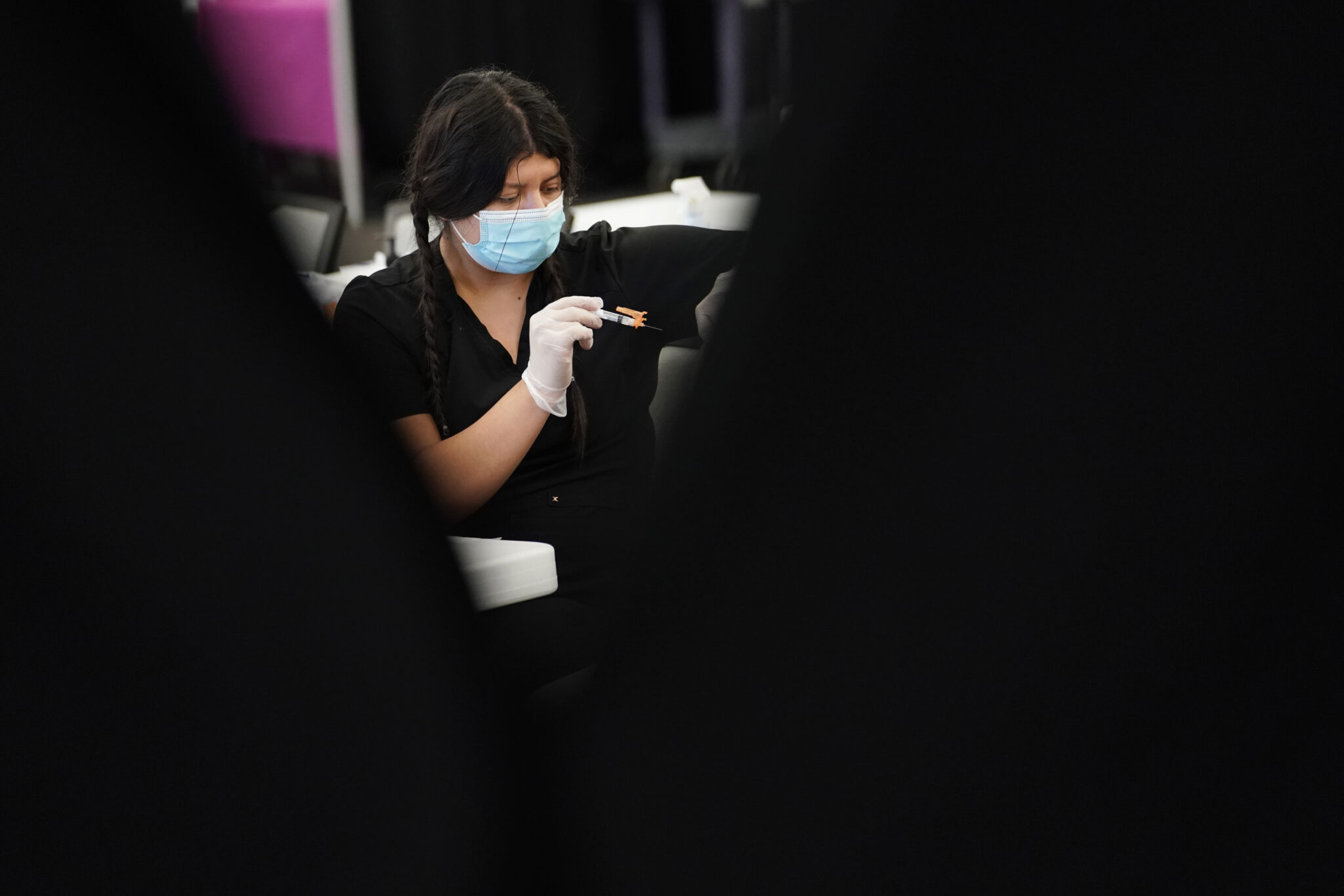 Βρετανία: Αρχίζει ο εμβολιασμός παιδιών άνω των 12 ετών κατά της Covid με Pfizer