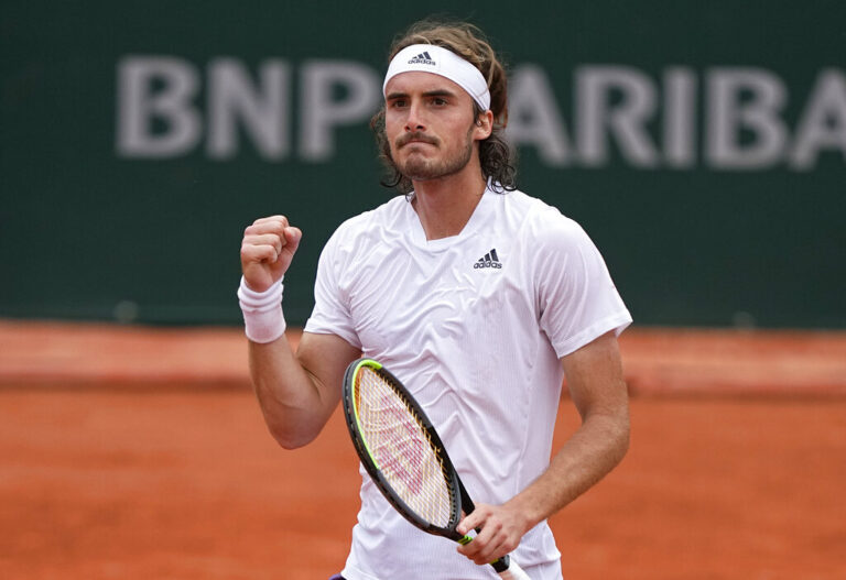 Συνεχίζει ακάθεκτος στο Roland Garros ο Τσιτσιπάς