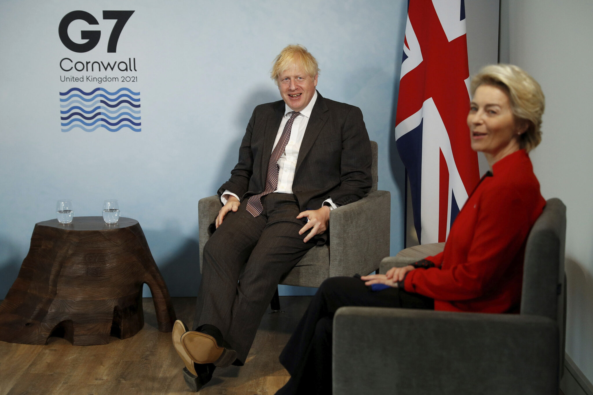 ΒΙΝΤΕΟ: Το…ατυχές χιούμορ Τζόνσον για το sofagate στην Ούρσουλα