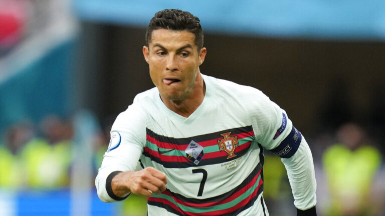 H UEFA θα τιμωρεί τις ομάδες αν μετακινούν τα χορηγικά ποτά