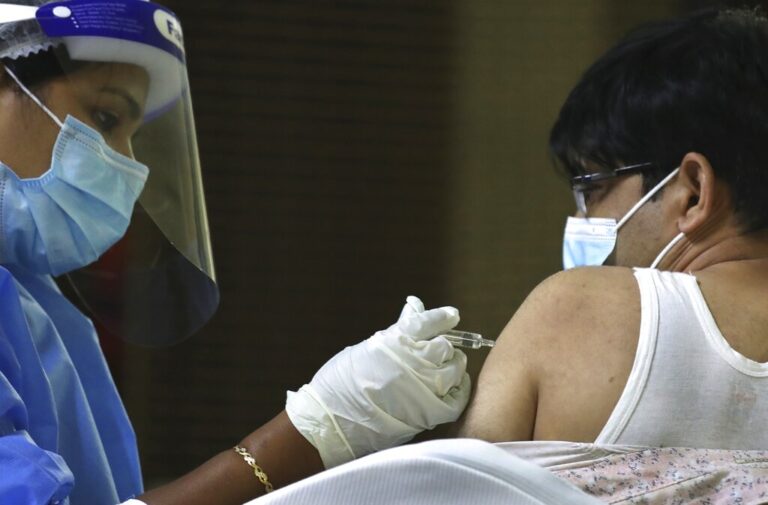 Mόνο σε εμβολιασμένους η πρόσβαση σε δημόσιους χώρους στο Άμπου Ντάμπι