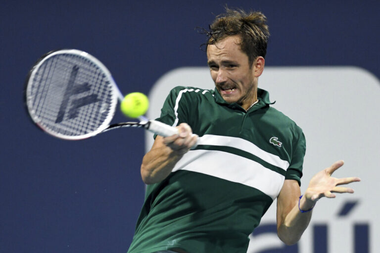 Σήκωσε το τρόπαιο στη Μαγιόρκα ο Μεντβέντεφ