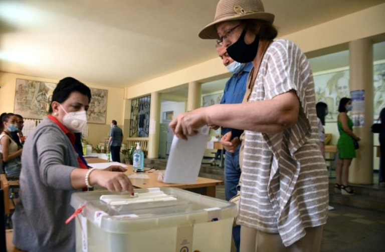 Στις κάλπες η Αρμενία για πρόωρες Βουλευτικές εκλογές