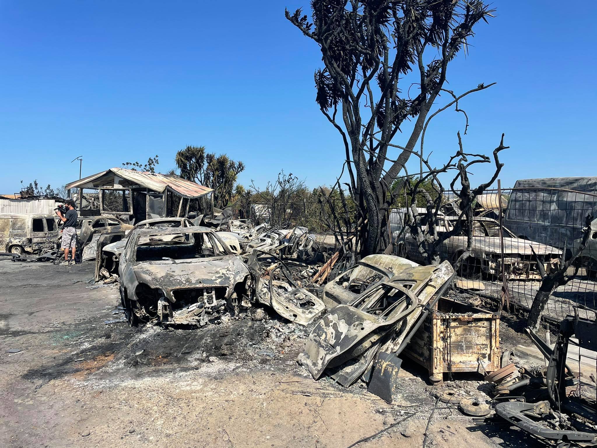 "Η φωτιά ήταν 50 μέτρα μακριά, με τον αέρα δεν πρόλαβε κανείς να βοηθήσει" (VID)