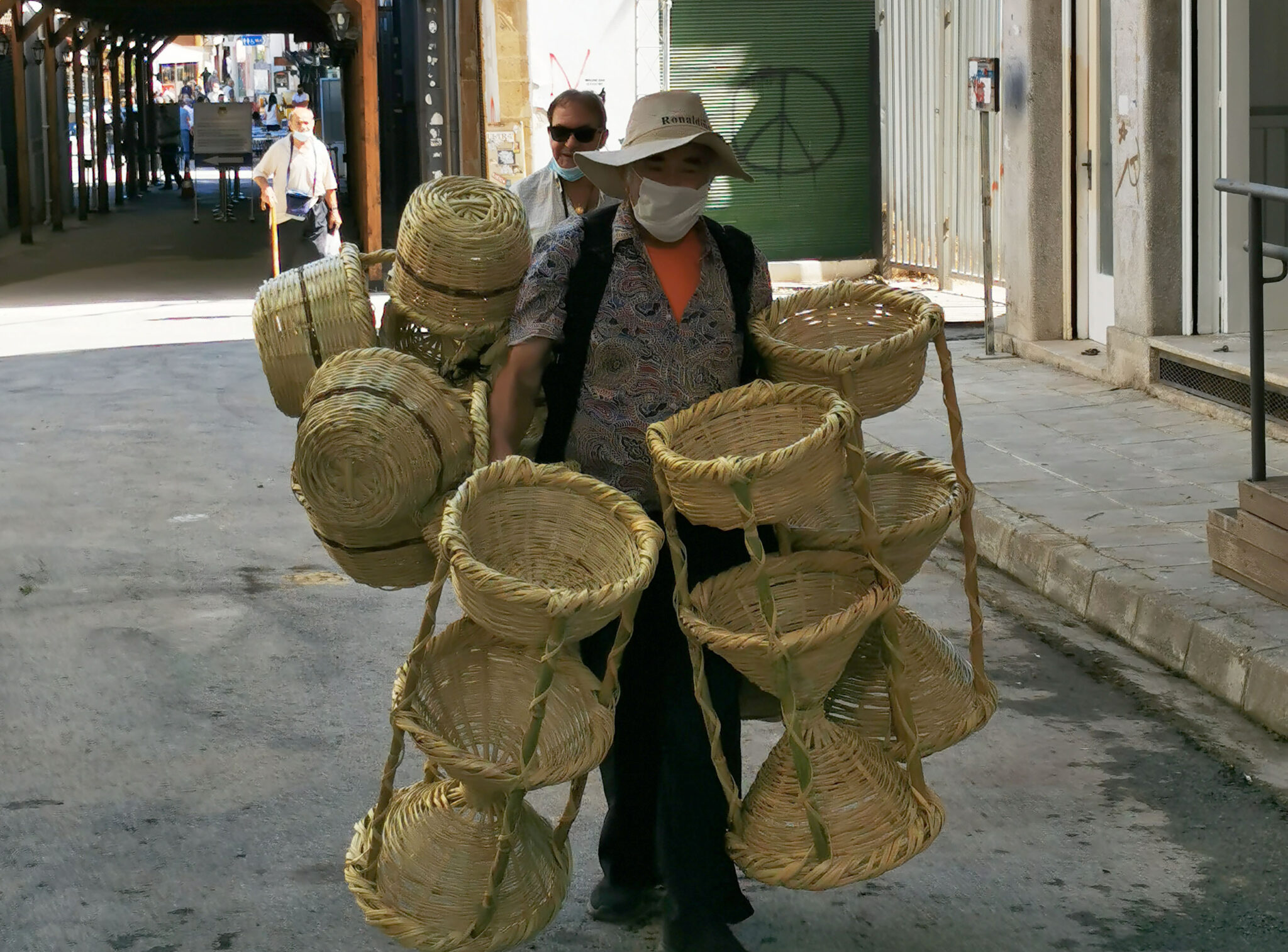 ΦΩΤΟ: Λουκουμάδες και παλιοί γνώριμοι την πρώτη μέρα ανοίγματος των οδοφραγμάτων