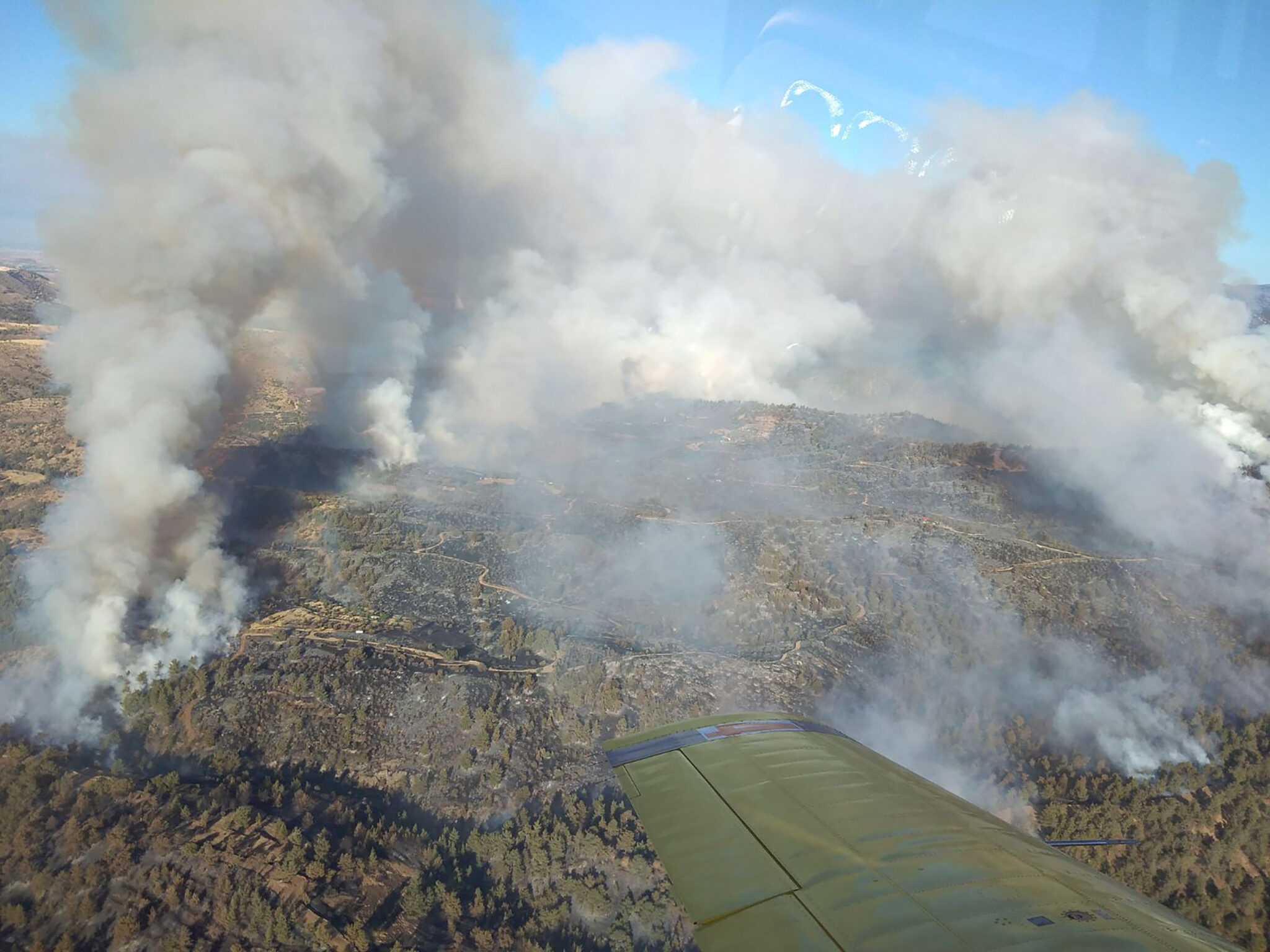 Ολονύχτιο θρίλερ στην Αγία Μαρίνα Ξυλιάτου, υπό έλεγχο η πυρκαγιά (ΒΙΝΤΕΟ)