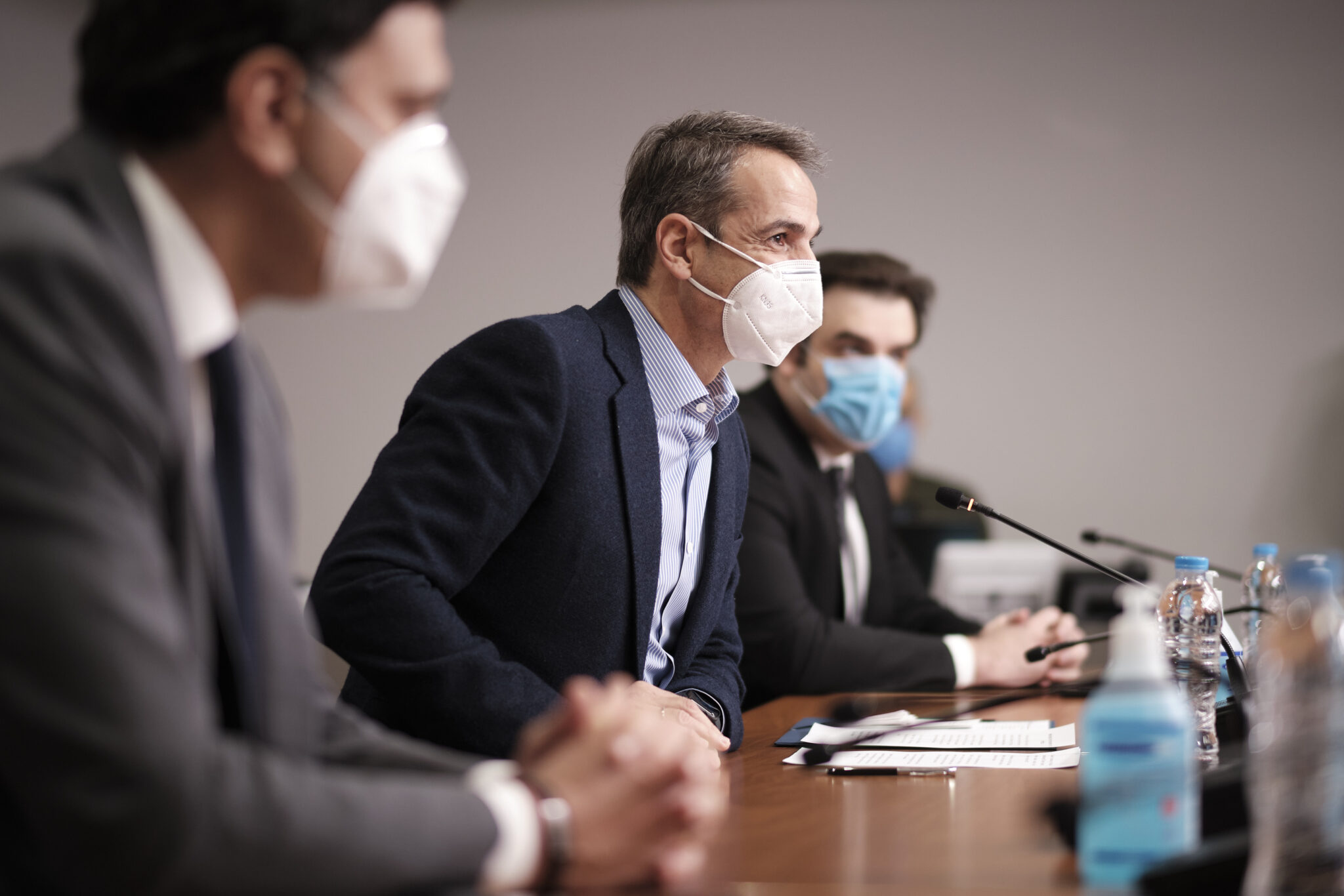 Ελλάδα: Ανοικτό το ενδεχόμενο υποχρεωτικού εμβολιασμού σε κατηγορίες εργαζομένων