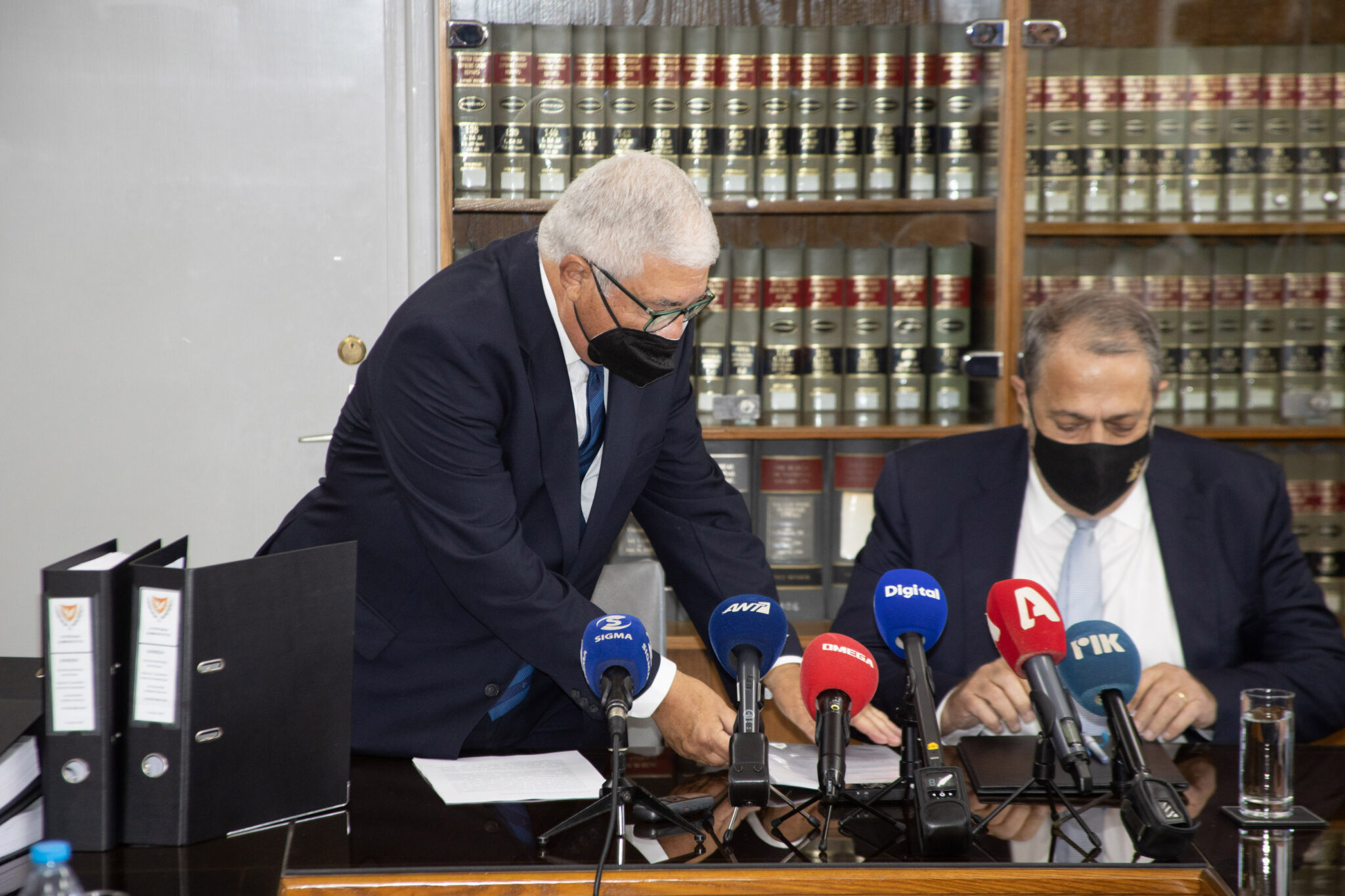 Αλώβητοι οι πολιτικοί από το πόρισμα, μόνο σε ιδιώτες οι ποινικές ευθύνες (VID)