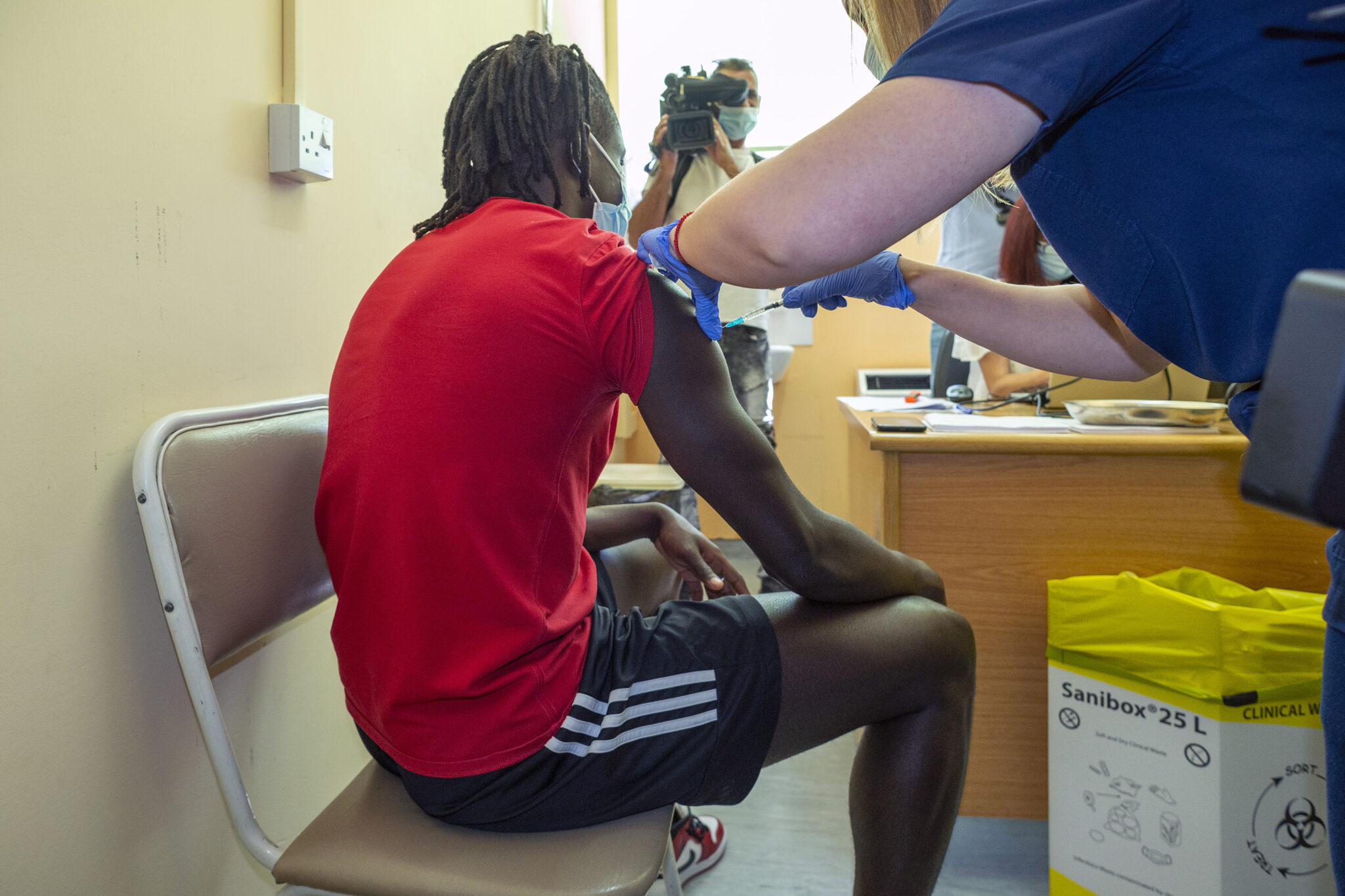 "Εμείς εμβολιαστήκαμε, εμβολιαστείτε κι εσείς" το μήνυμα ποδοσφαιριστών (ΒΙΝΤΕΟ)