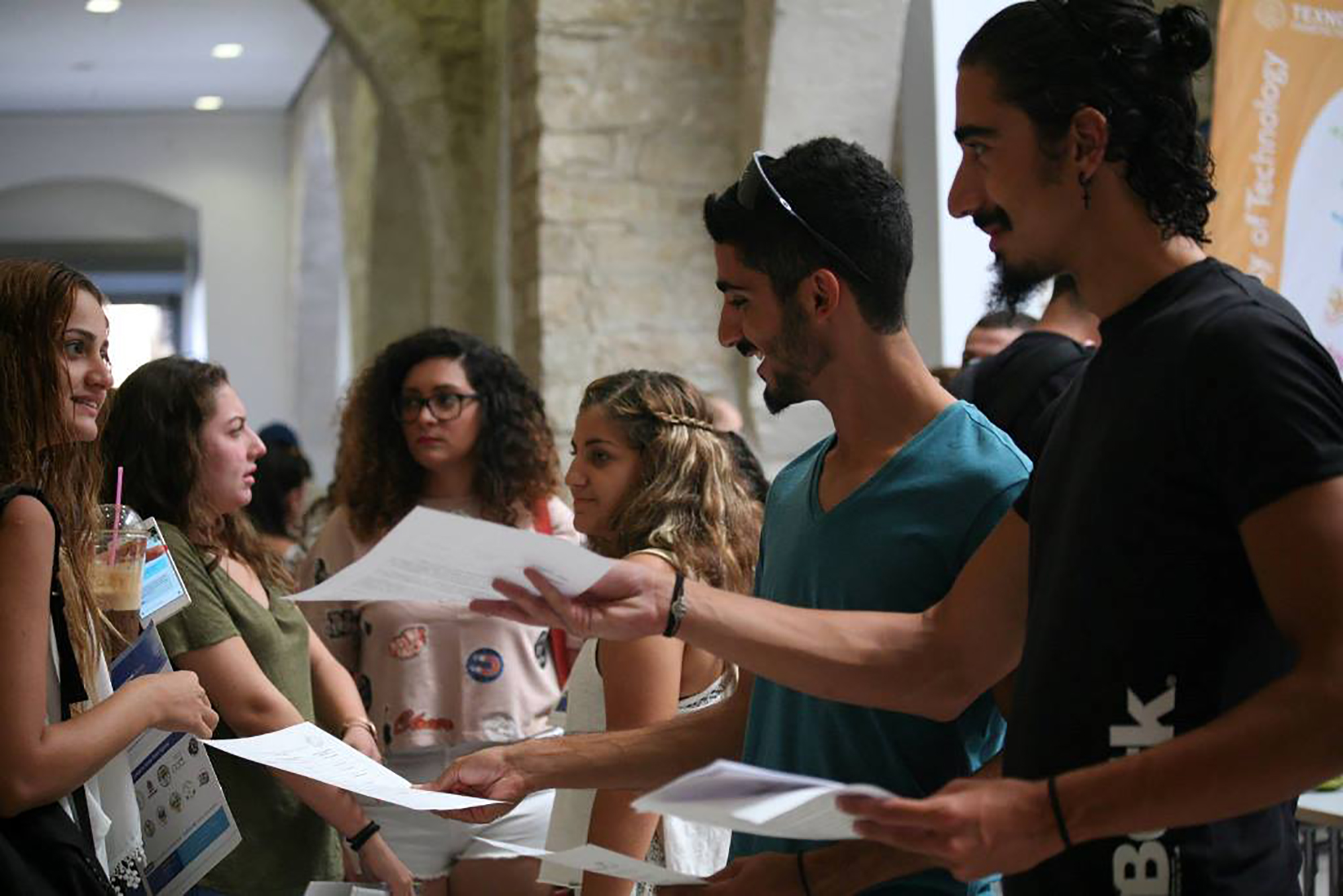 Αυτοί οι φοιτητές μπορούν να πληρώνουν μειωμένα δίδακτρα στη Βρετανία (ΒΙΝΤΕΟ)