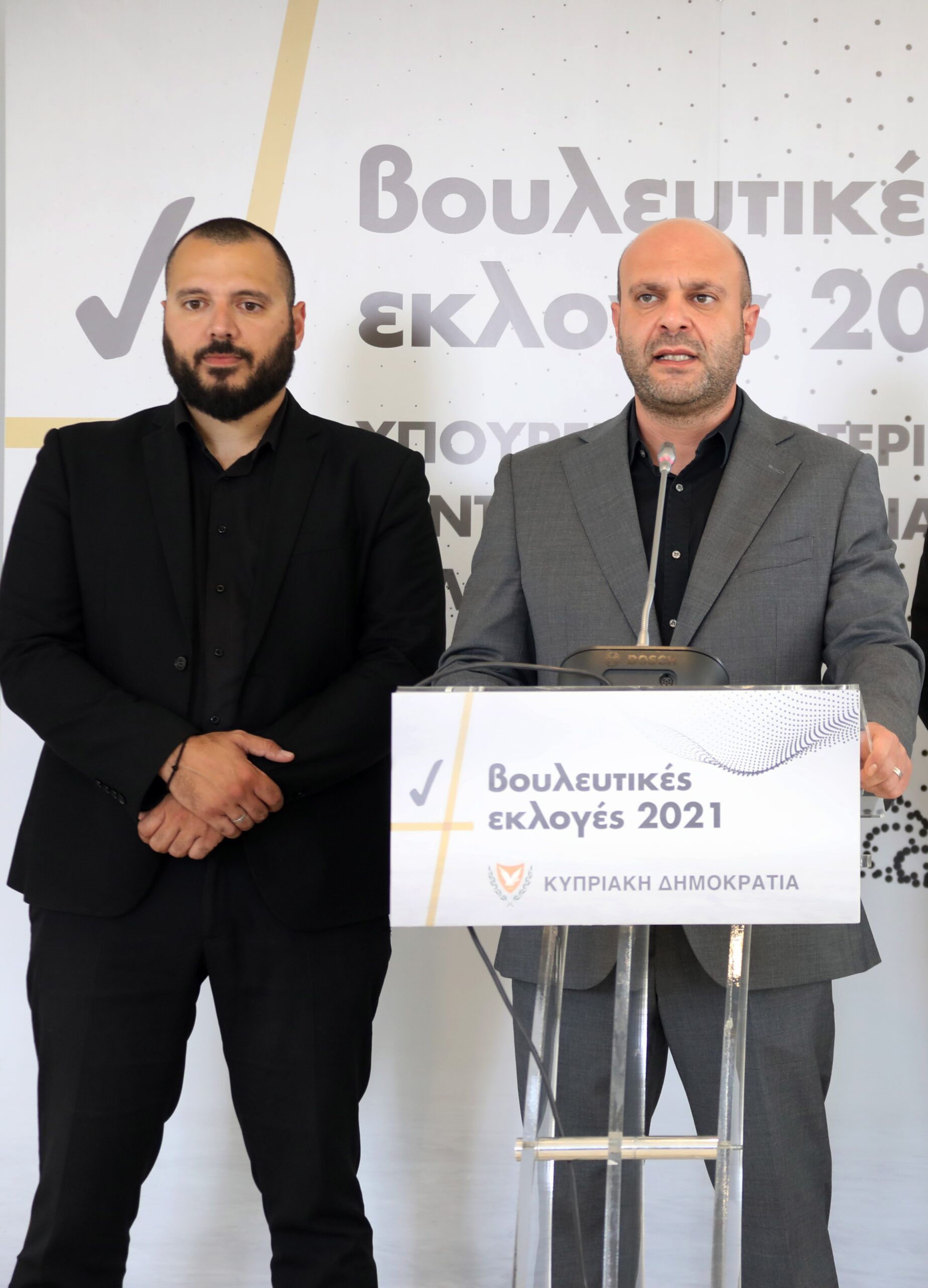 Ο Λίνος έχει δύο ακόμη "λιλιπούτειους" λόγους, για να είναι ευτυχισμένος! (ΦΩΤΟ)