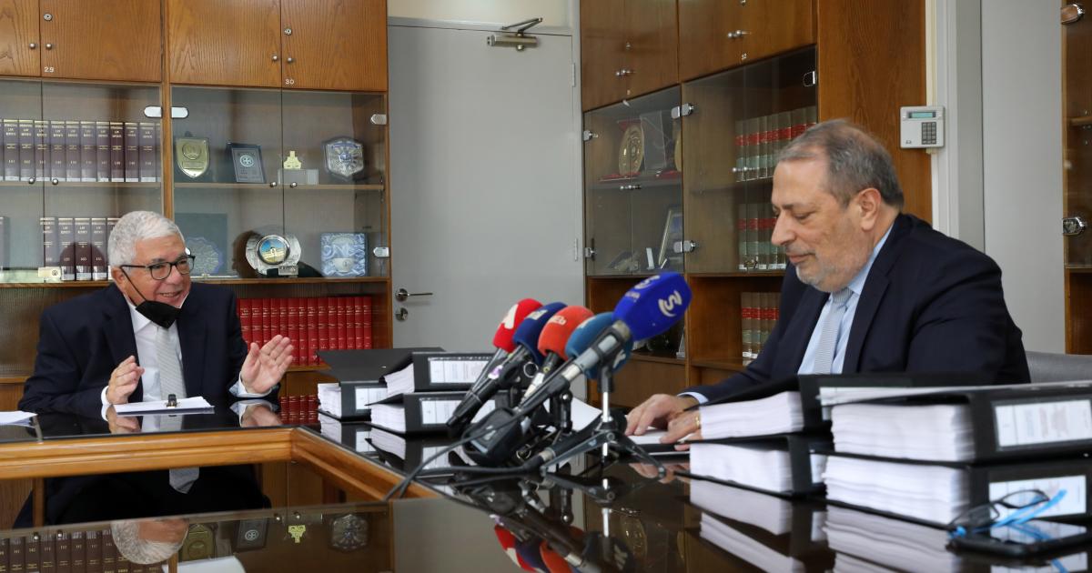 Διπλή ανάγνωση του πόρισματος Νικολάτου για τα "χρυσά διαβατήρια" (ΒΙΝΤΕΟ)