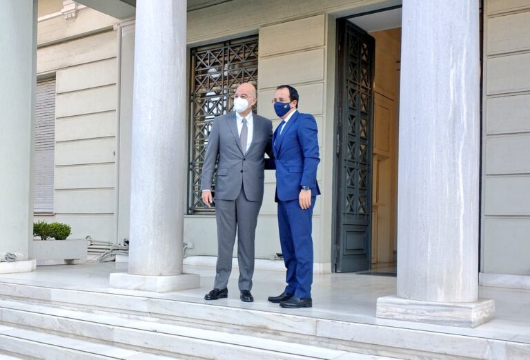 Αλληλοενημερώνονται και συντονίζονται Χριστοδουλίδης-Δένδιας