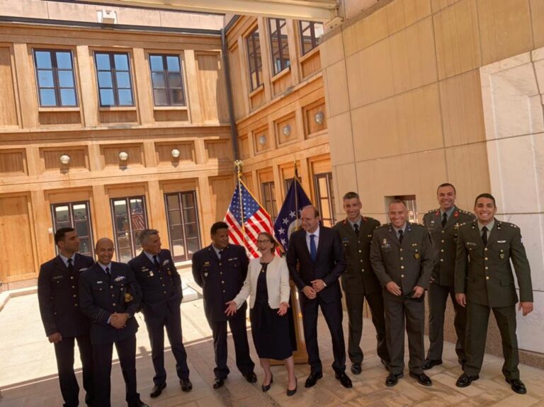 Οι πρώτοι Κύπριοι αξιωματικοί που θα εκπαιδευτούν στις ΗΠΑ (ΒΙΝΤΕΟ)