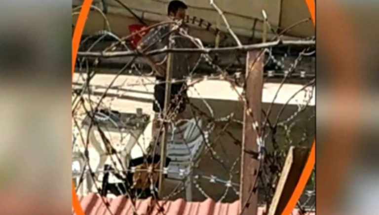 ΦΩΤΟ: Η πρώτη φωτογραφία του συζυγοκτόνου μέσα από τη φυλακή