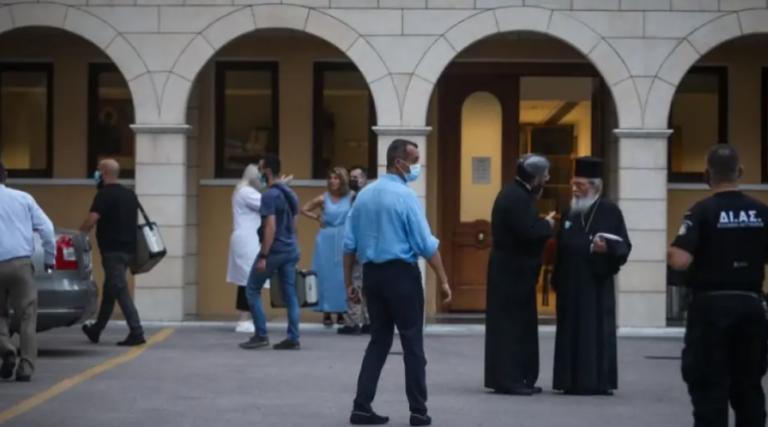 ΒΙΝΤΕΟ: Ο 37χρονος ιερέας είχε επιτεθεί σε δημοσιογράφο το 2015