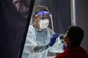 "Έκρηξη" κρουσμάτων στη Βρετανία πάνω από 8.000 σε ένα 24ωρο