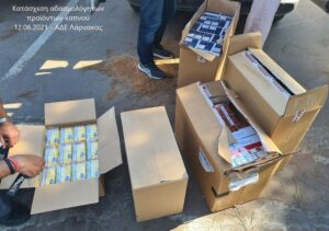 ΦΩΤΟ: Τον "τσάκωσαν" με 735 κούτες τσιγάρων, 9kg καπνού και ηλεκτρονικά τσιγάρα