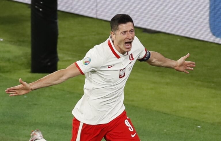 Ο Λεβαντόφσκι έγινε ο πρώτος Πολωνός που σκοράρει σε 3 συνεχόμενα Euro