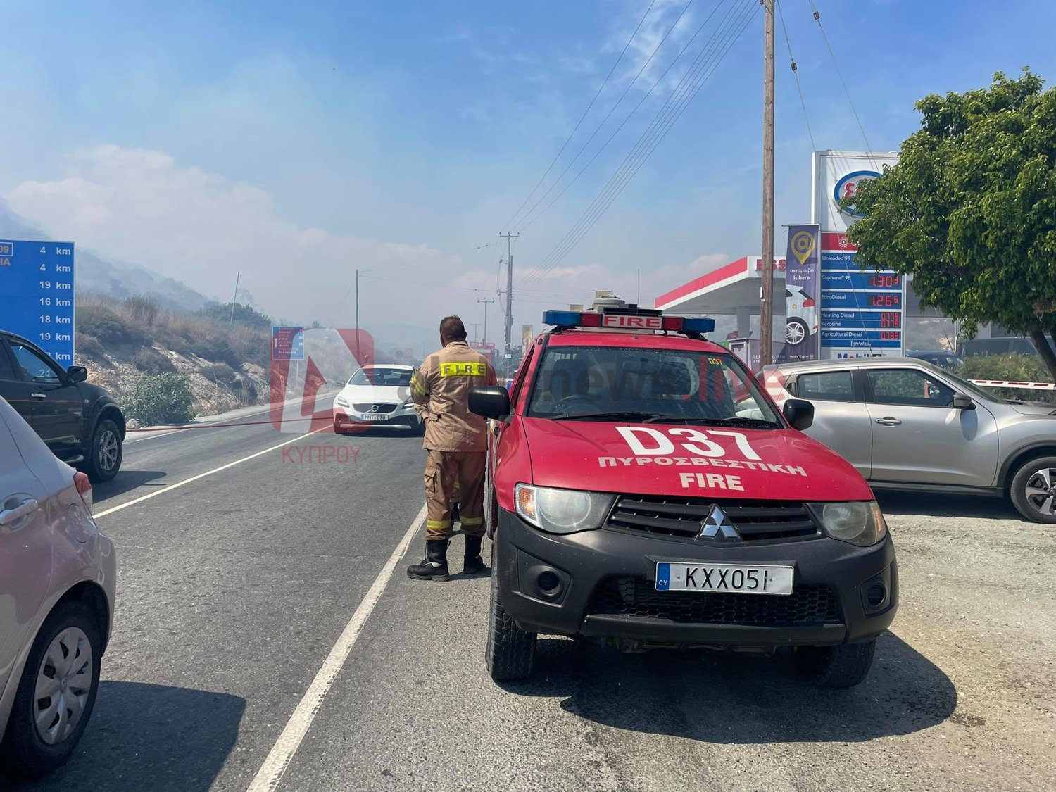 ΒΙΝΤΕΟ: "Ασπίδα" γύρω από βενζινάδικο που απειλείται από φλόγες στην Παρεκκλησιά