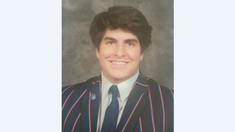 «Περιμένω από στιγμή σε στιγμή να μπει στο δωμάτιο και να μας πει καλημέρα»