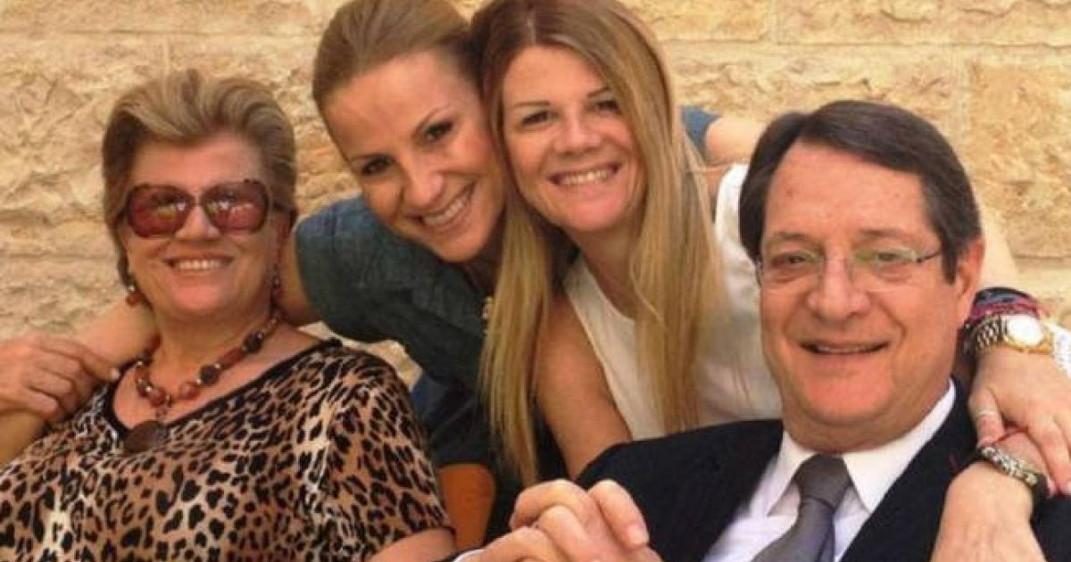 Στις φήμες περί νοσηλείας λόγω COVID-19 απαντά η Έλσα Αναστασιάδη