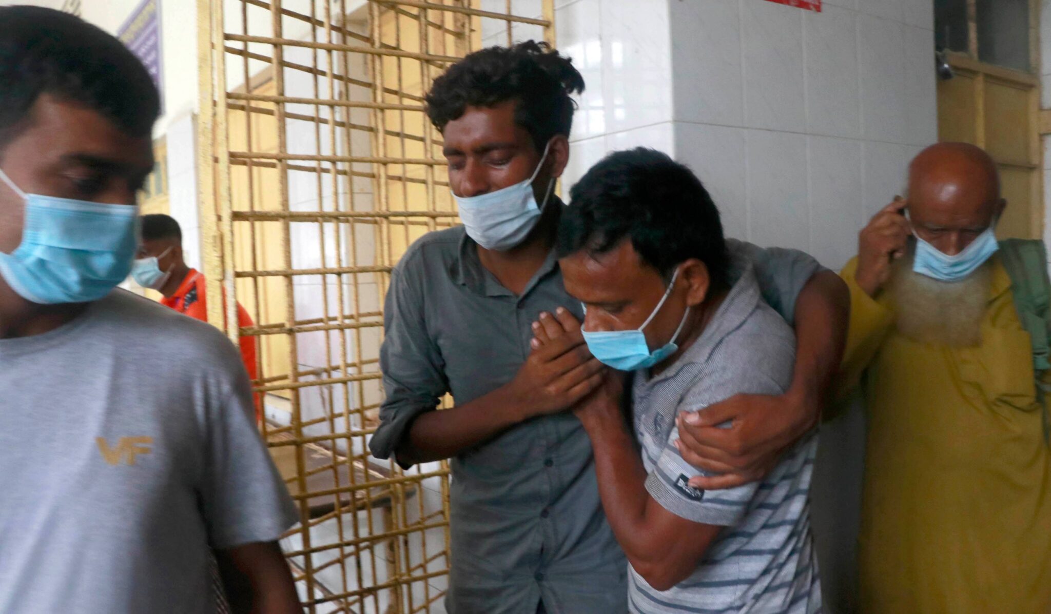 Πλησιάζει το τραγικό ορόσημο των 400.000 θανάτων η Ινδία