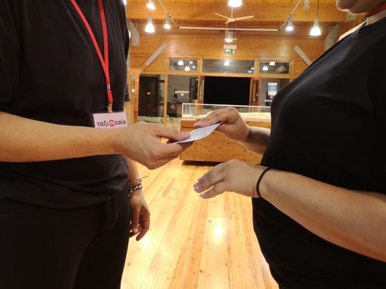 "Πόλεμος" για τον έλεγχο του SafePass, δεν αλλάζει το διάταγμα η κυβέρνηση (VID)