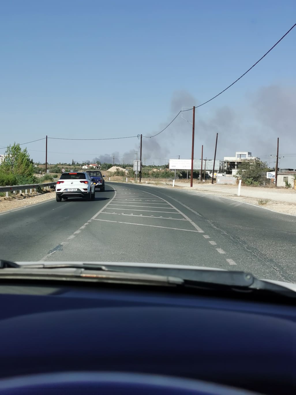 ΦΩΤΟ: Στις φλόγες κατεχόμενη περιοχή κοντά στο παράνομο αεροδρόμιο της Τυμπου