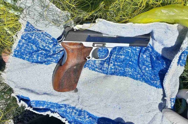 Όπλα, ναρκωτικά, εκρηκτικές ύλες και ζωντανοί λαγοί στις δύο οικίες 50χρονου