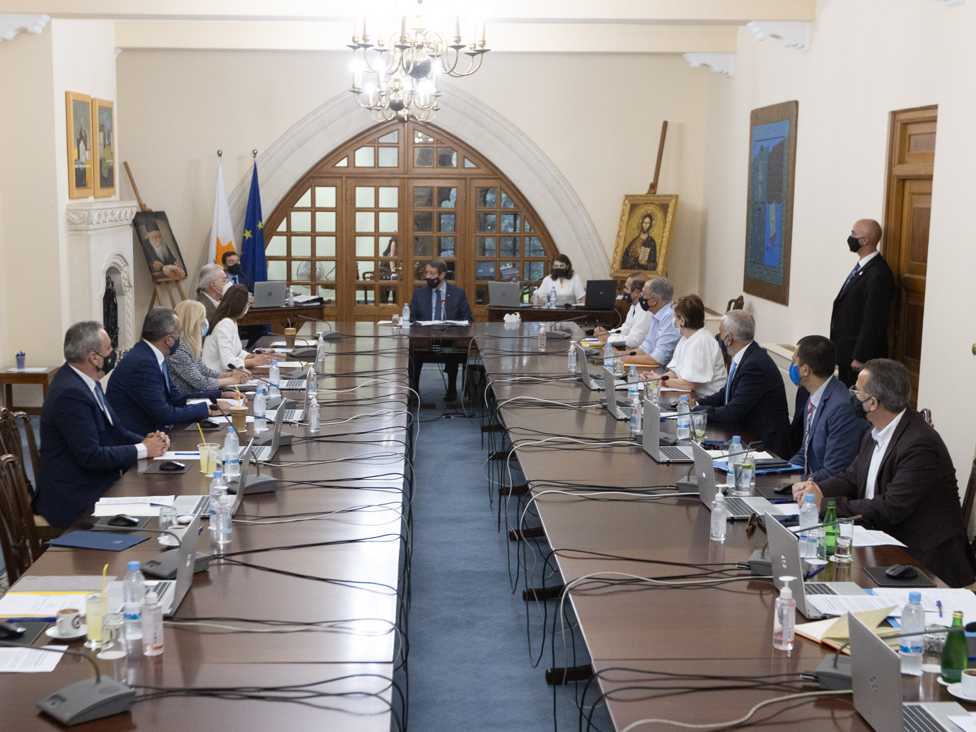 Κλειδώνει αποφάσεις κι ανακοινώνει νέα μέτρα το Υπουργικό: Ποια είναι τα σενάρια