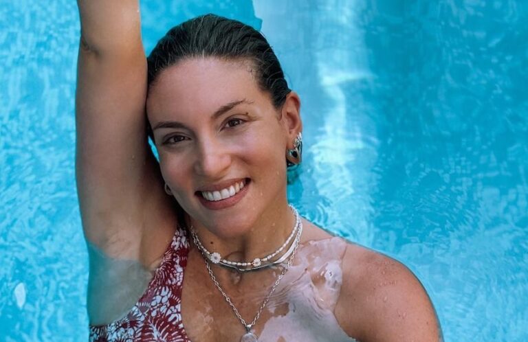 Η Αθηνά Οικονομάκου φόρεσε το πρώτο μπικίνι μετά τη γέννηση της κόρης της  (ΦΩΤΟ