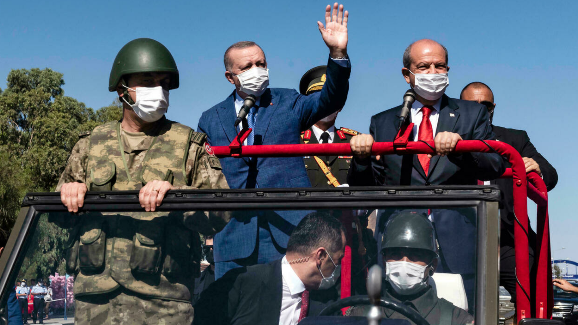 Κόμματα προτείνουν κλείσιμο οδοφραγμάτων ως απάντηση για τα Βαρώσια (ΒΙΝΤΕΟ)